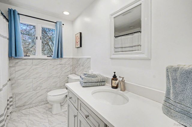 7250 Cedarcroft Lane, West Bloomfield Charter Township, MI 48322