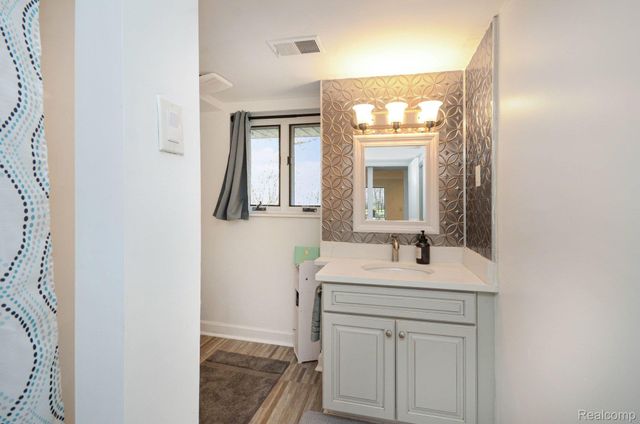 7250 Cedarcroft Lane, West Bloomfield Charter Township, MI 48322