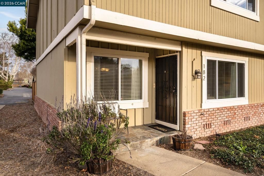 Image 1 of property listing at 182 182 Lawnview Circle, Danville, CA 94526