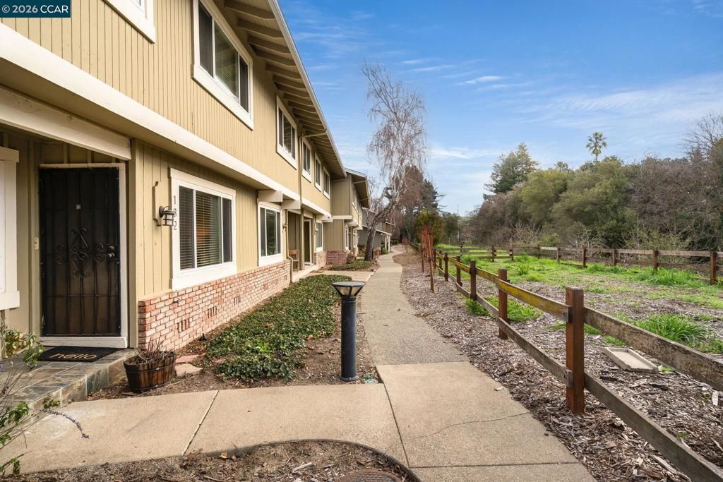 Image 2 of property listing at 182 182 Lawnview Circle, Danville, CA 94526