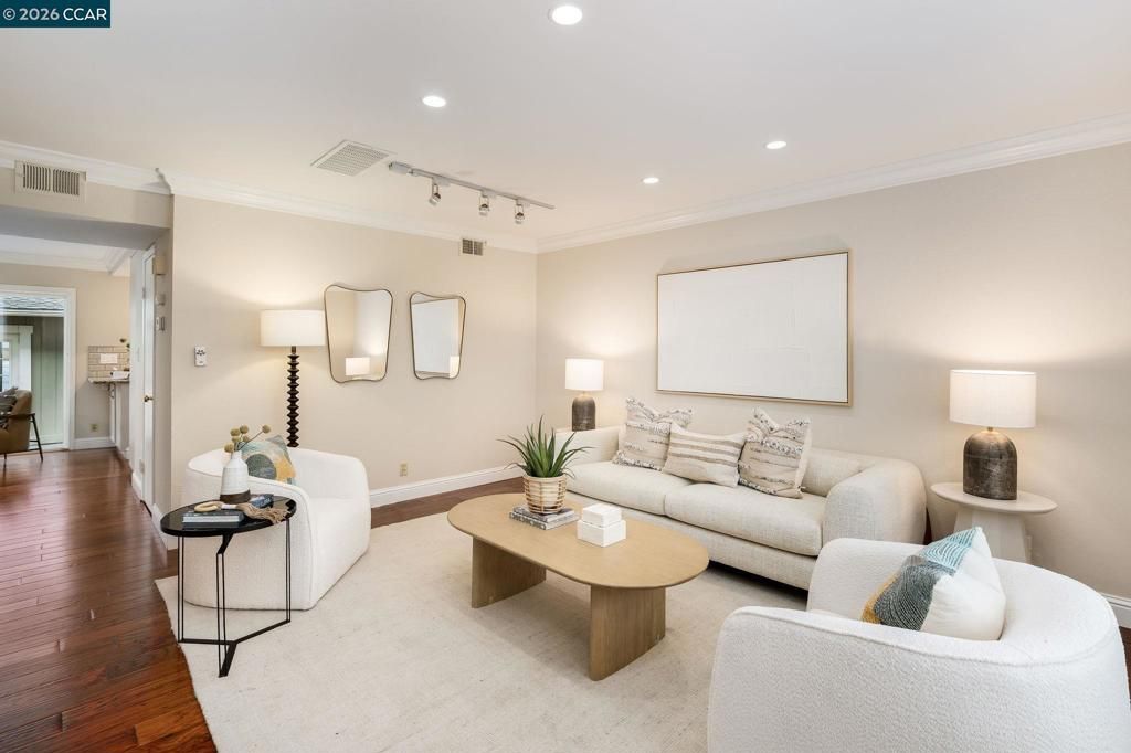 Image 4 of property listing at 182 182 Lawnview Circle, Danville, CA 94526