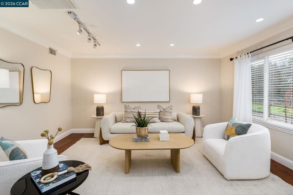 Image 5 of property listing at 182 182 Lawnview Circle, Danville, CA 94526