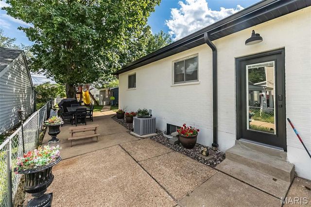 7032 Lansdowne Avenue, St Louis, MO 63109