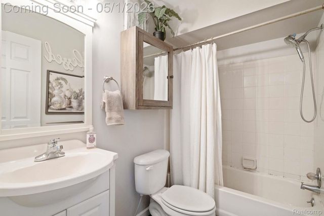 2798 Davison Avenue, Auburn Hills, MI 48326