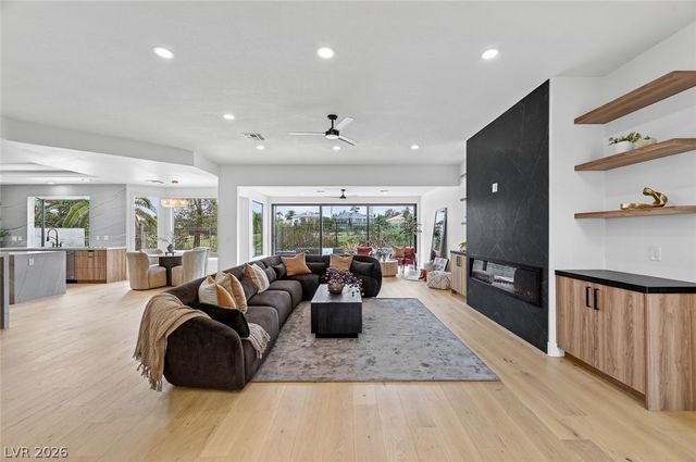 1900 Glenview Drive, Las Vegas, NV 89134