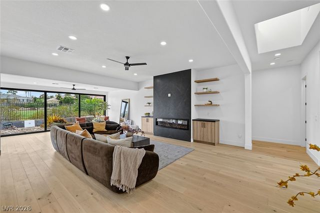 1900 Glenview Drive, Las Vegas, NV 89134