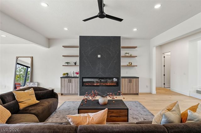 1900 Glenview Drive, Las Vegas, NV 89134