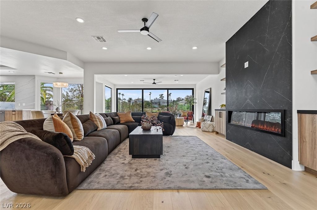1900 Glenview Drive, Las Vegas, NV 89134 — photo 2