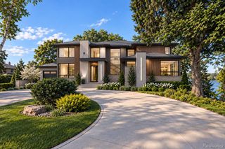 01879 Long Pointe Drive, Bloomfield Hills, MI 48302