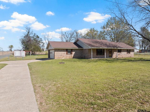 711 Walnut St, Omaha, TX 75571