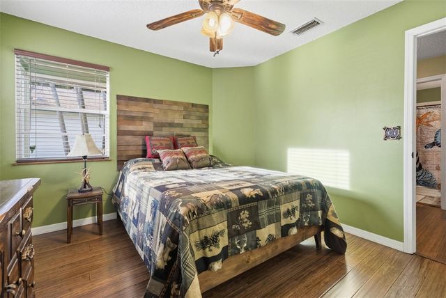 331 BEARDED OAKS CIRCLE, Sarasota, FL 34232