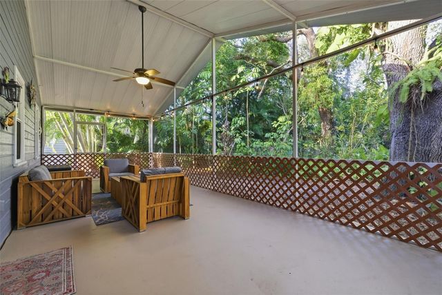 331 BEARDED OAKS CIRCLE, Sarasota, FL 34232