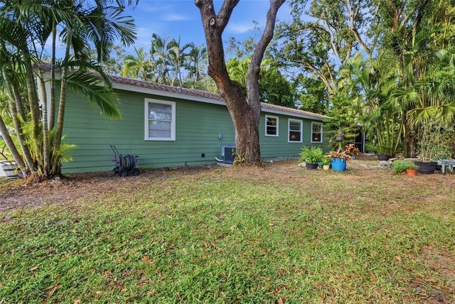 331 BEARDED OAKS CIRCLE, Sarasota, FL 34232