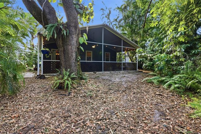 331 BEARDED OAKS CIRCLE, Sarasota, FL 34232