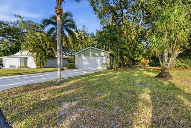 331 BEARDED OAKS CIRCLE, Sarasota, FL 34232