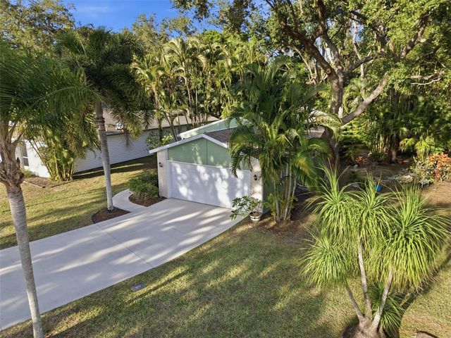 331 BEARDED OAKS CIRCLE, Sarasota, FL 34232