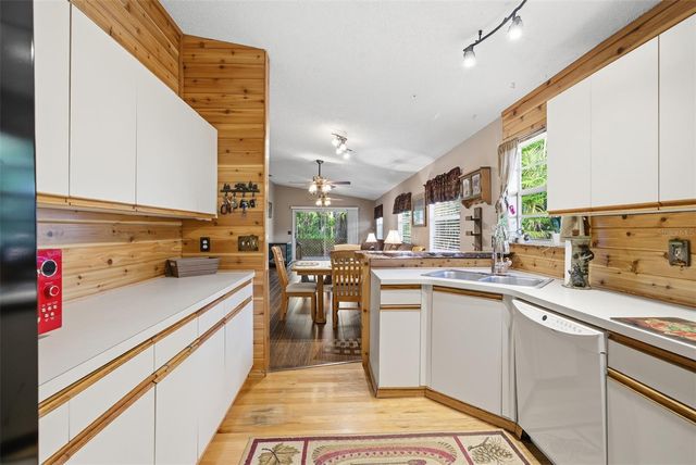 331 BEARDED OAKS CIRCLE, Sarasota, FL 34232