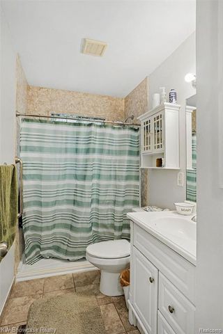 6612 Rowley Drive, Waterford, MI 48329