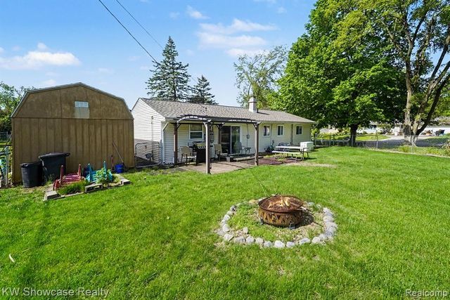 6612 Rowley Drive, Waterford, MI 48329