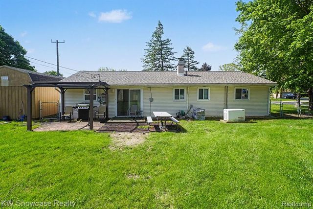 6612 Rowley Drive, Waterford, MI 48329