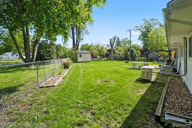 6612 Rowley Drive, Waterford, MI 48329