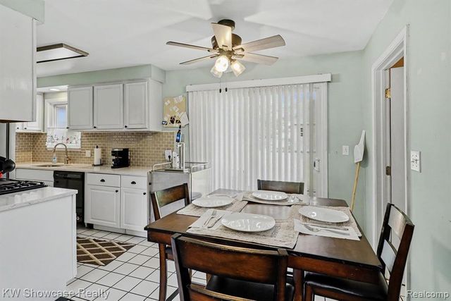 6612 Rowley Drive, Waterford, MI 48329