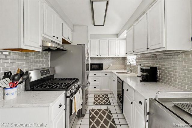 6612 Rowley Drive, Waterford, MI 48329