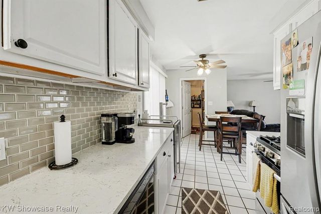 6612 Rowley Drive, Waterford, MI 48329
