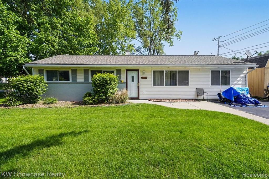 6612 Rowley Drive, Waterford, MI 48329