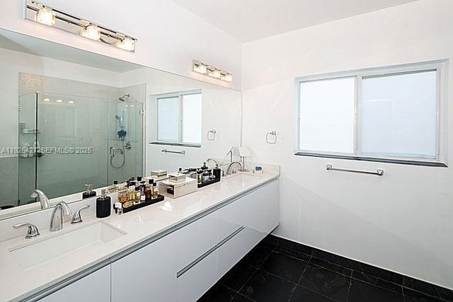 5570 La Gorce Dr, Miami Beach, FL 33140