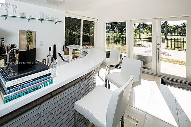 5570 La Gorce Dr, Miami Beach, FL 33140