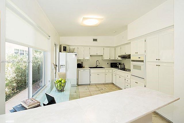 5570 La Gorce Dr, Miami Beach, FL 33140