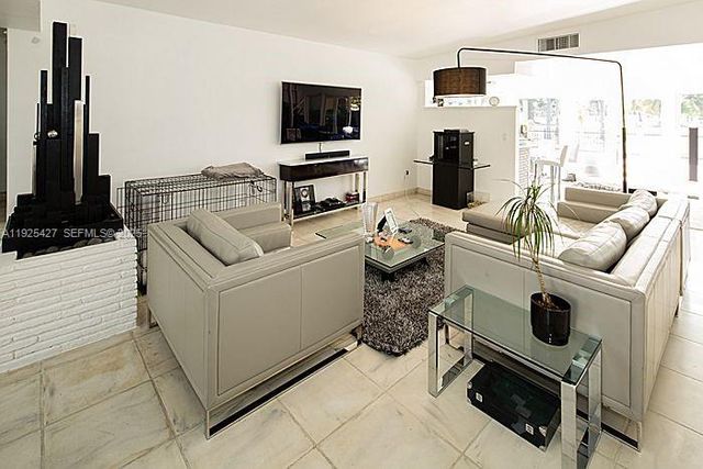 5570 La Gorce Dr, Miami Beach, FL 33140