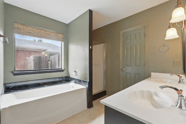5005 Vaquero Drive, Arlington, TX 76017