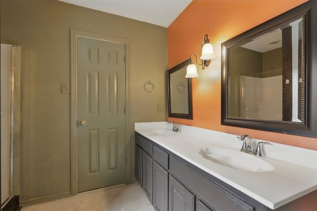 5005 Vaquero Drive, Arlington, TX 76017