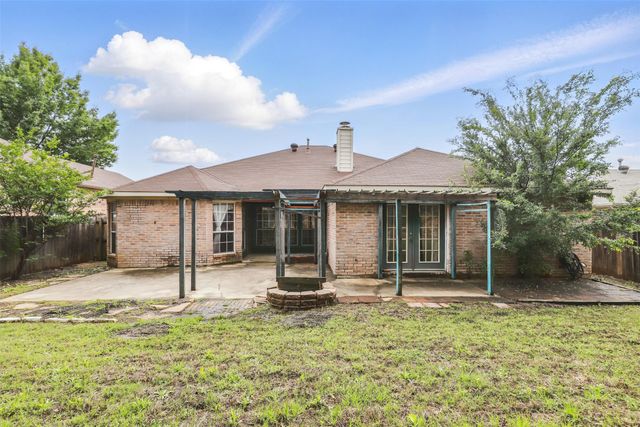 5005 Vaquero Drive, Arlington, TX 76017