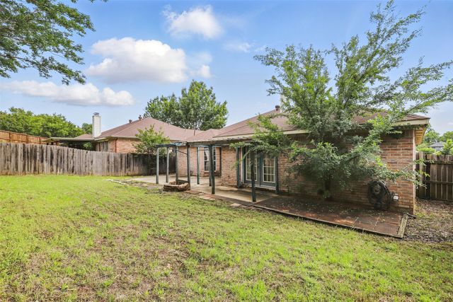 5005 Vaquero Drive, Arlington, TX 76017