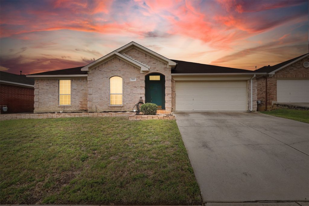 5005 Vaquero Drive, Arlington, TX 76017