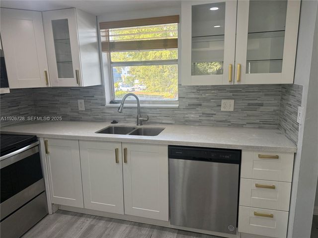 9375 Fontainebleau Blvd L221, Miami, FL 33172