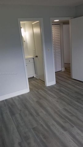 9375 Fontainebleau Blvd L221, Miami, FL 33172