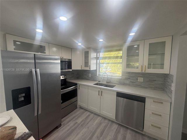 9375 Fontainebleau Blvd L221, Miami, FL 33172