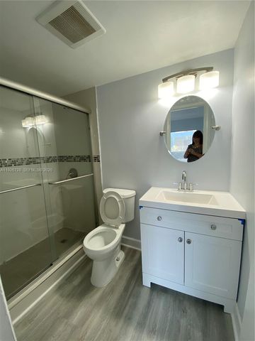 9375 Fontainebleau Blvd L221, Miami, FL 33172