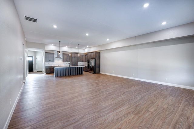 3114 Long Ct, Winfield, KS 67156