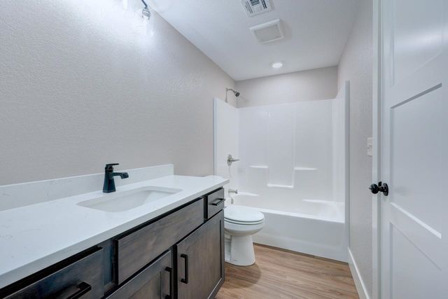 3114 Long Ct, Winfield, KS 67156