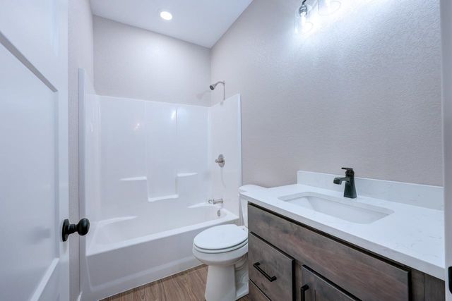 3114 Long Ct, Winfield, KS 67156