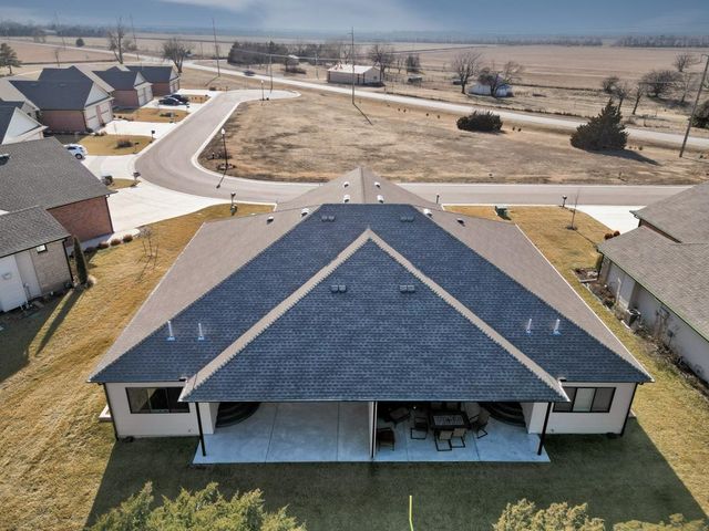 3114 Long Ct, Winfield, KS 67156