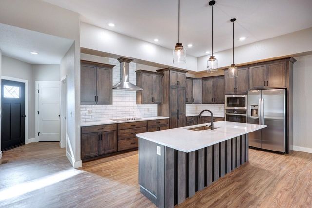 3114 Long Ct, Winfield, KS 67156