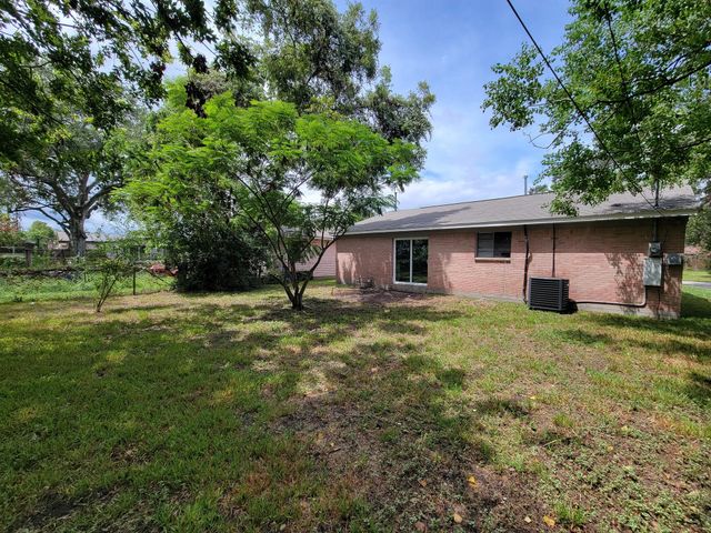 3121 Proswimmer Street, Houston, TX 77088