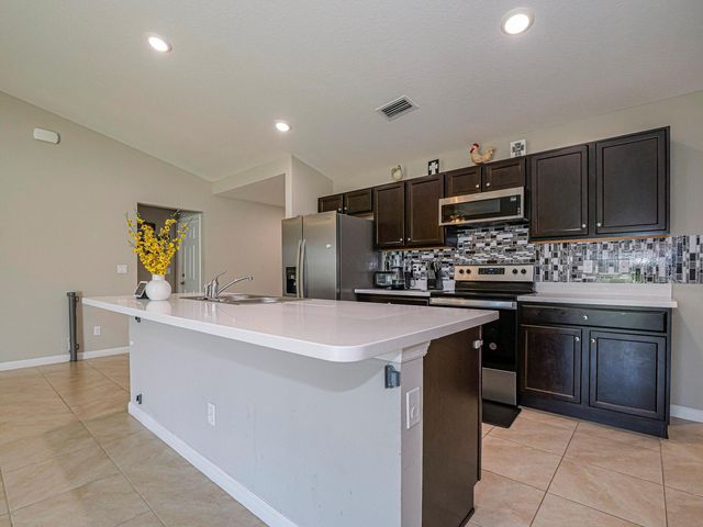 1621 SW Angelico Lane, Port St Lucie, FL 34984