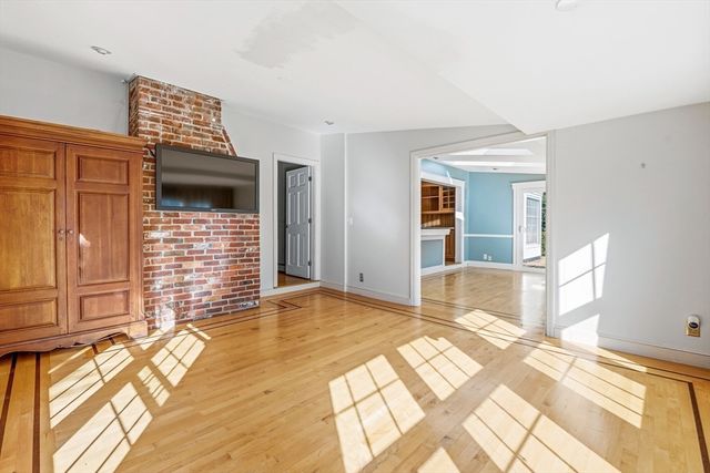 21 Goulding St E, Sherborn, MA 01770